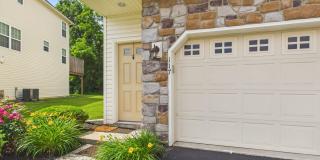 Spacious Townhouse on Mapleton Blvd. Gallery 1