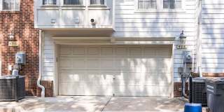 Lovely Townhome Conveniently Located! Gallery 31