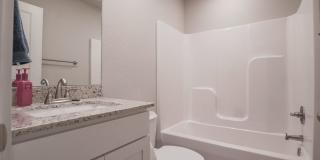 2 bedroom 2.5 bath home located in Fayetteville, AR Gallery 8