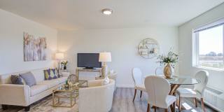 Country Living with Modern Flair: Wake up to the sounds of nature, Live Minutes from Everything Gallery 21