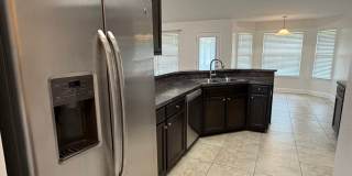 Spacious 4-Bedroom Home - Great Location Gallery 7