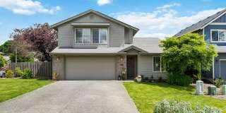 Furnished 3 Bedroom. 2.5 Bath Home in Dundee- Utilities Included Gallery 1