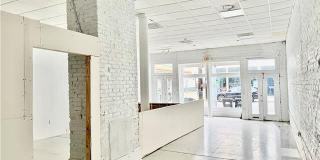 2126 MAGAZINE Street Gallery 8