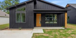 314 W Cobb Street Gallery 1