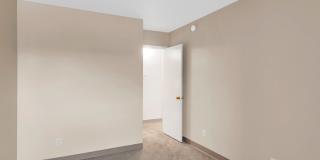 Large 1 & 2 Bedrooms available, PET FRIENDLY! Gallery 87