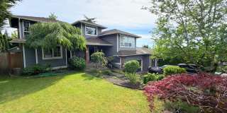 Stunning Elliott Pointe View Home in the Heart of Mukilteo Gallery 1