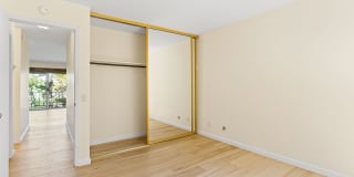 Modern Oakland Living: New Floors, Private Balcony, and Parking Gallery 10