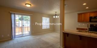Three Bedroom Townhome in Great Canby Neighborhood! Gallery 6