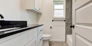 Beautiful! 4-Bed Home in Mustang Gallery 31