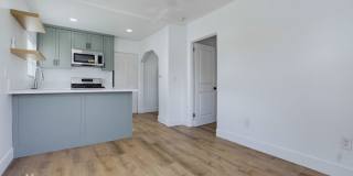 3071 Hawthorn Street Gallery 1