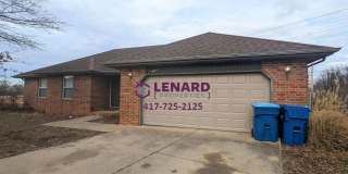 3 Bedroom Home With Large Fenced Yard! Gallery 1