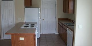 2 Bedroom 1 1/2 Bathroom - Close to Campus - Centrally Located Gallery 12