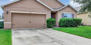 Sunny, Move-In Ready 4-Bed Home in Winter Haven with Modern Finishes and Two-Car Garage Gallery 1