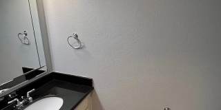 Updated condo at Cobblestone, closet to Campus! Gallery 6