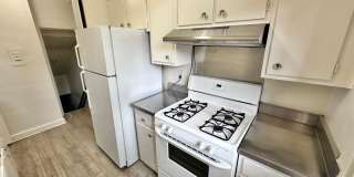 Spacious 6 bedroom 3.5 bath Tudor Townhouse w/Deck close to Georgetown University & Hospital Gallery 15