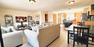Updated 3bed 3bath End Unit Townhome w’Great Views Gallery 5
