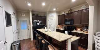 Spacious 2 Bed/2.5 Bath Condo in Gateway Villas! Gallery 6