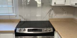 Mill Creek 4bd/2bth w/ Two Car Parking and Yard Gallery 4