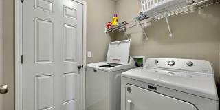 Brand New Home Walking distance to Spooky Nook Gallery 8