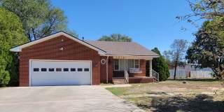 CLASSIC HOME WITH BASEMENT AND HARDWOOD FLOORS Gallery 1