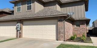 3 Bed 2.5 Bath 2 Car Garage Duplex Gallery 1