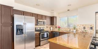 Oro Valley- 3 bedroom/ 3 bathroom home AVAILABLE MID AUGUST! Gallery 1
