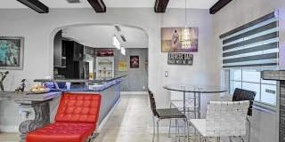 2000 Jackson Street Gallery 21