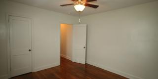 Charming 1BR duplex. Walk to 9th St. and DUKE! Gallery 4