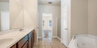 Attractive 4 Bedroom, 2.5 Bath, 2-Story Home in Manor! Gallery 9