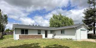 Cozy Three Bedroom Home Gallery 1