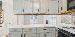 UNCG Area – Chancellors Court Townhomes. Walk to Campus and just minutes to Downtown! Gallery 9