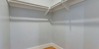 5726 Woodman Ave Gallery 24