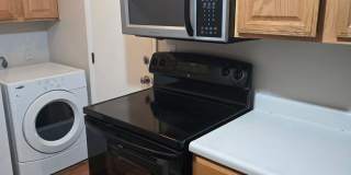 Cute end unit townhome 3-bedroom 2 baths in Thornton. Gallery 7