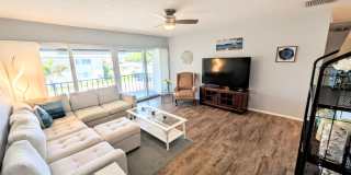 Annual furnished/Seasonal/short term 2 bedroom 1 1/2 bath top floor, renovated condo near Siesta Key! Gallery 3