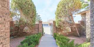 Cozy Townhome off Lee Trevino! Gallery 3