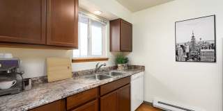 2 Bed, 1 Bath- Bay view apartment near Fairhaven and Boulevard Park Gallery 5