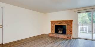 3 Bedroom/2.5 bathroom townhouse centrally located Oak Harbor Gallery 10