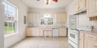 Cozy 2 Bedroom Downtown Home Available! Gallery 9