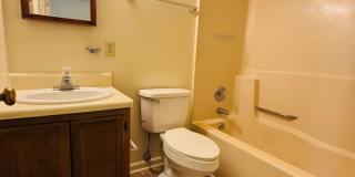 4 Bedroom 3.5 Bath Townhouse Gallery 22