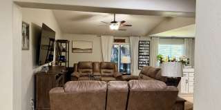 Wonderful 3 bed , 2 bath in Sunnyside Area Gallery 5