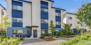 Modern Contemporary Townhome just one block from the Light Rail! Gallery 1