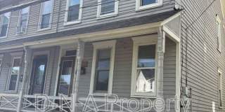 915 Sarah Street Gallery 1