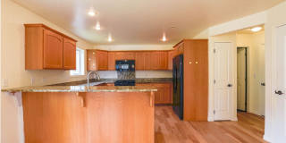 Beautiful 3 bed/2.5 bath single family home w/attached 2 car garage Gallery 14