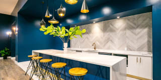 Met on 7th Gallery 11