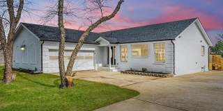 Fully Renovated 4 Bedroom Gallery 1