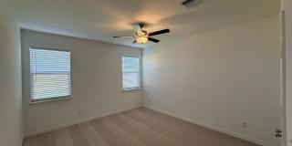 Luxurious and Spacious 4 Bedroom Home in Mustang School District Gallery 8