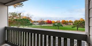 Large 1 & 2 Bedrooms available, PET FRIENDLY! Gallery 102