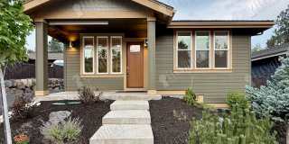 Gorgeous 3 BR craftsman close to NWX and Shevlin Park Gallery 1
