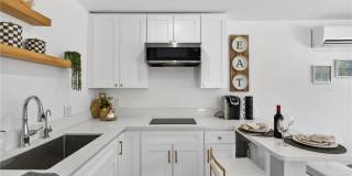 18221 Kinzie Street Gallery 11