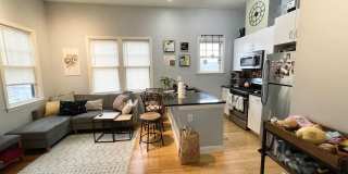Beautiful Southie 2 Bed/ 2 Bath Gallery 4